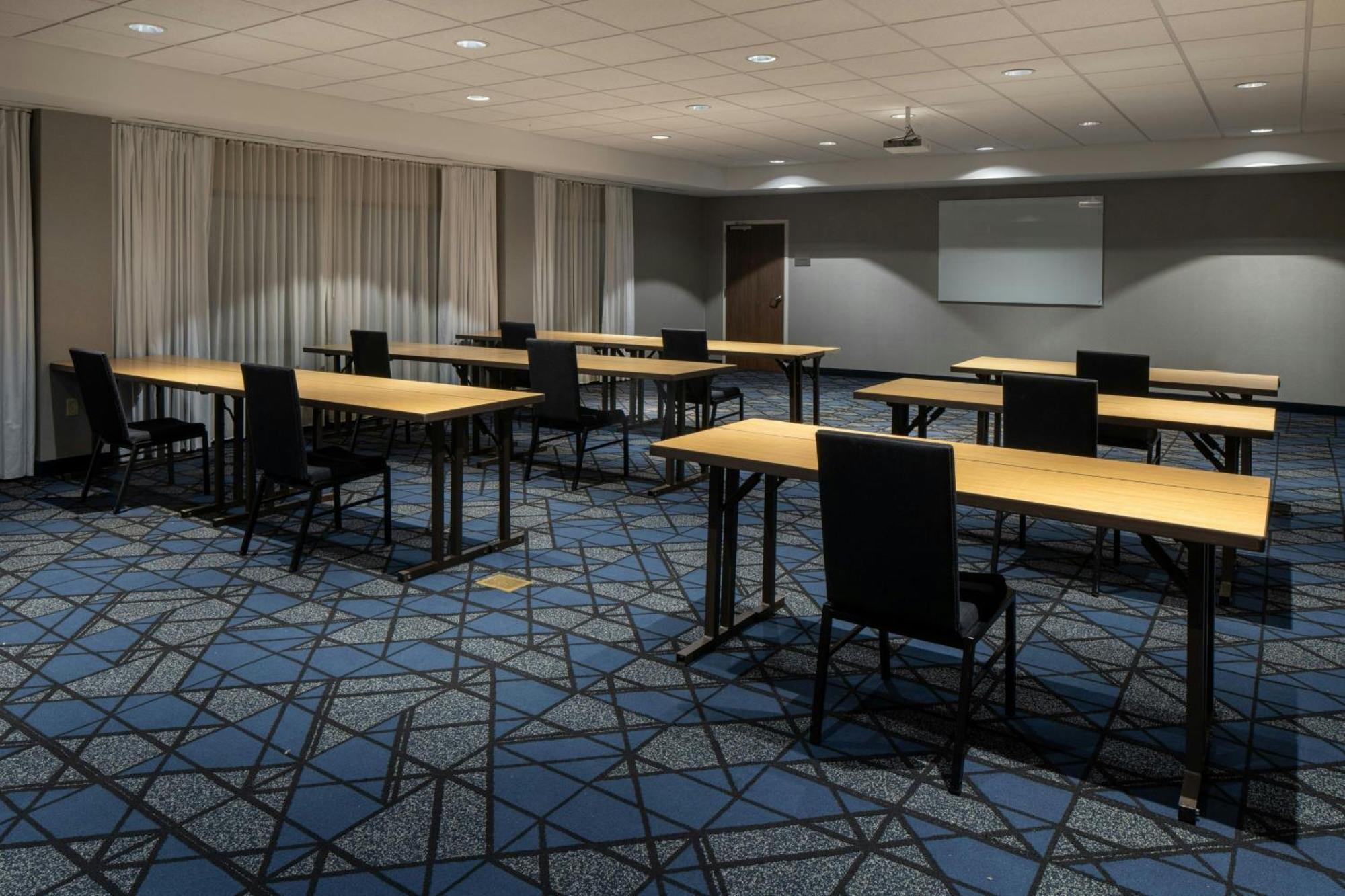 Courtyard By Marriott Jackson Airport/Pearl Hotel Exterior foto