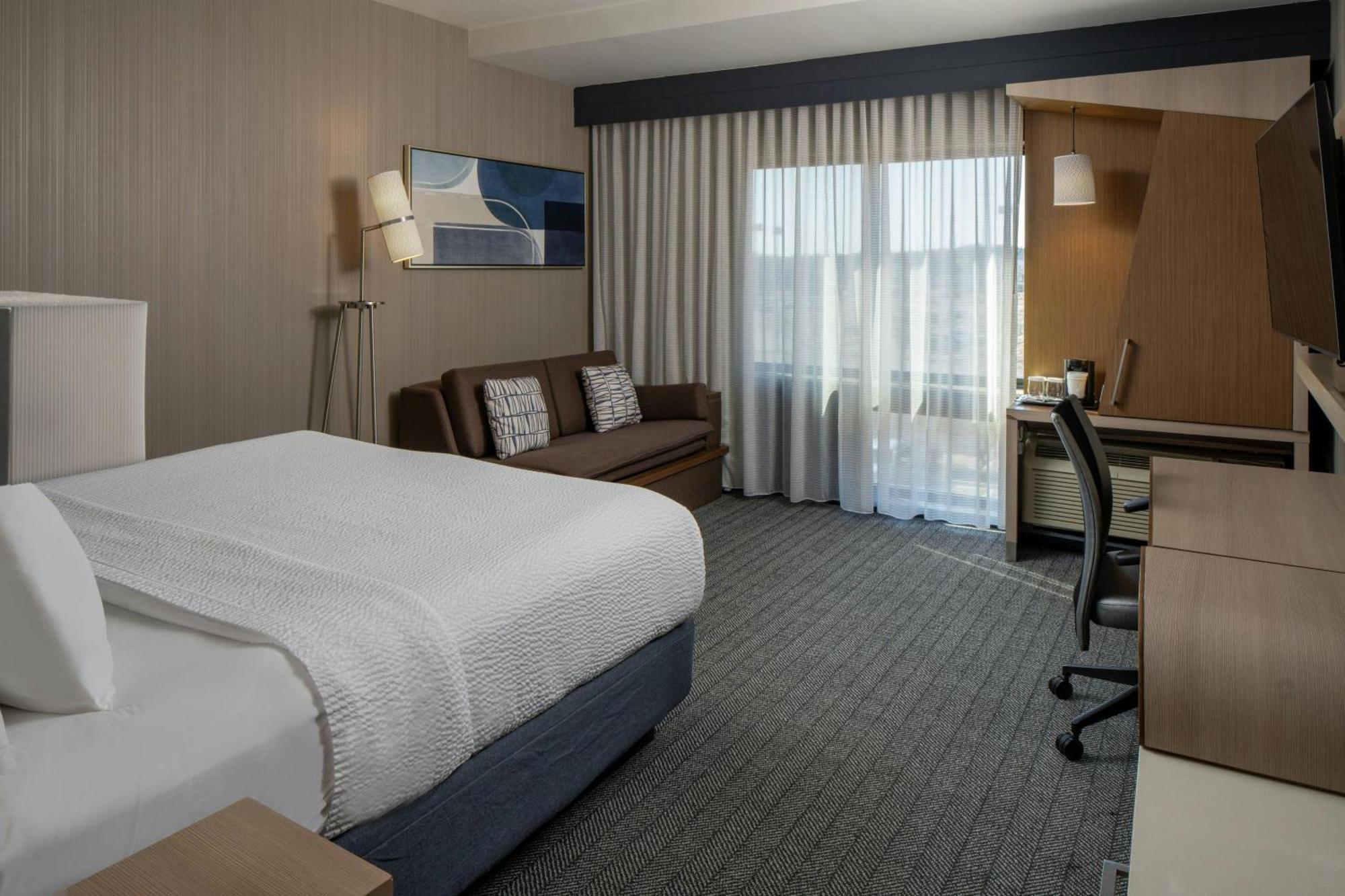 Courtyard By Marriott Jackson Airport/Pearl Hotel Exterior foto